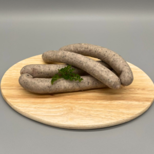 Putenwürstel für den Grill mit Schweinespeck
