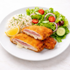 Puten Cordon Bleu mit Putenschinken und zartschmelzendem Käse und Reis und Salat Familie Rotheneder